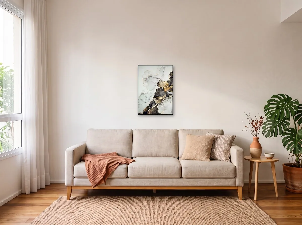 Quadro 50×70 com filete preto em sala