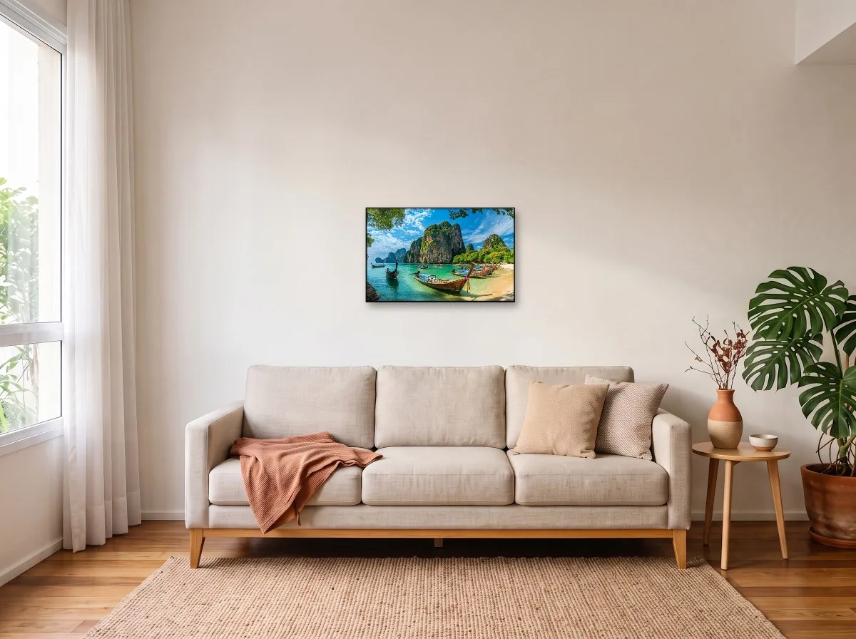 Quadro 50×70 com filete preto em sala